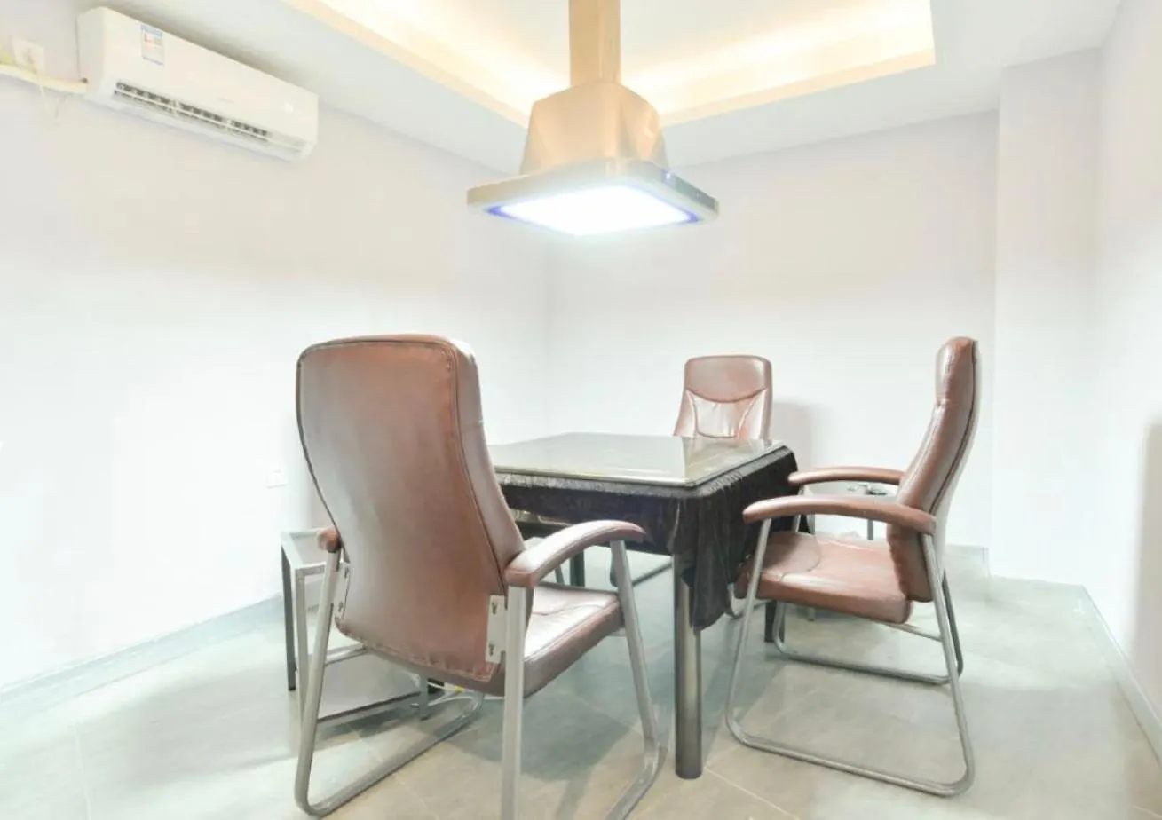 Zhuhai Dreamers Capsule Hotel 2*,